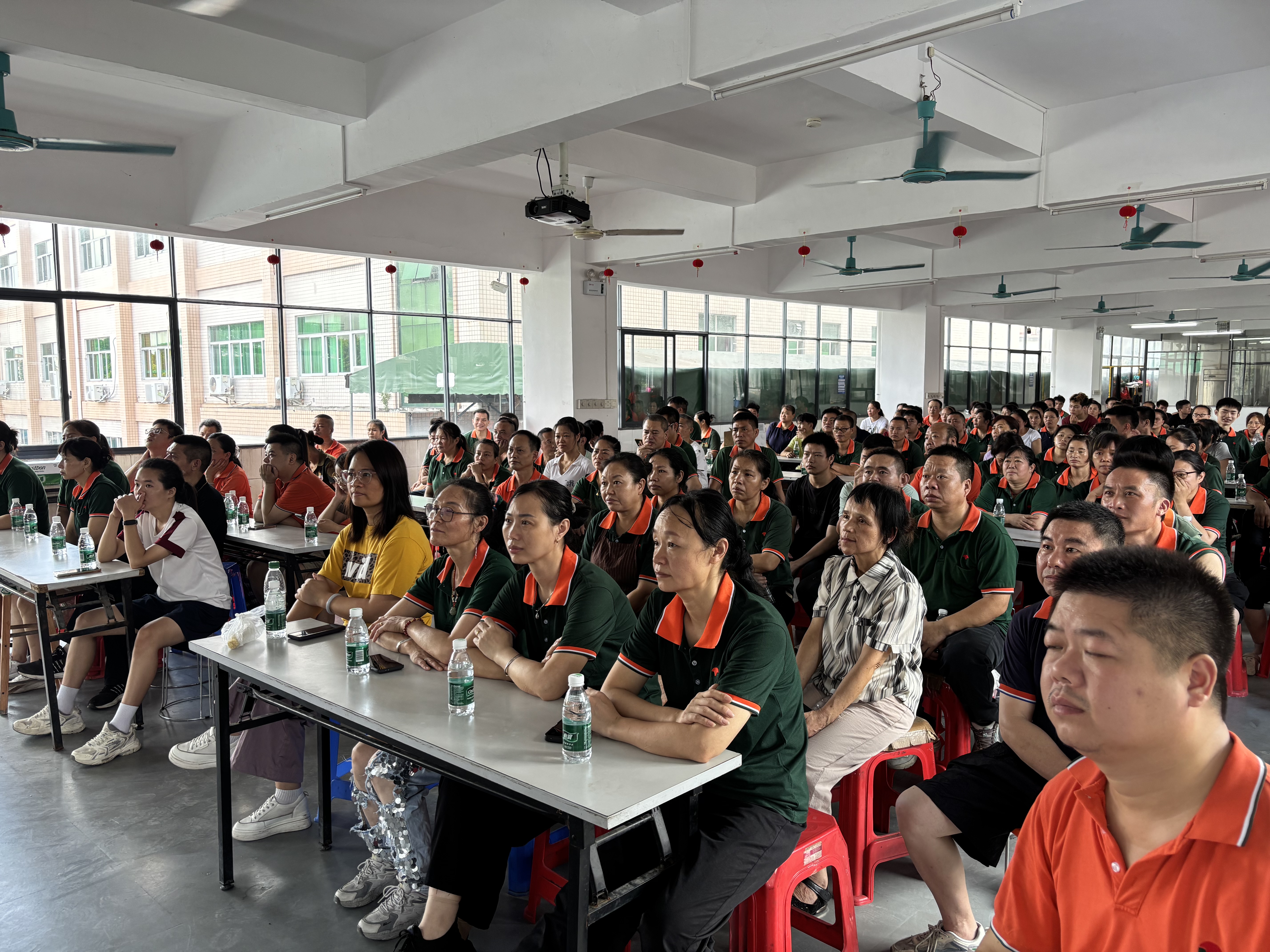 銘記偉大勝利，捍衛(wèi)和平正義——紀念中國人民抗日戰(zhàn)爭暨世界反法西斯戰(zhàn)爭勝利80周年閱兵禮贊